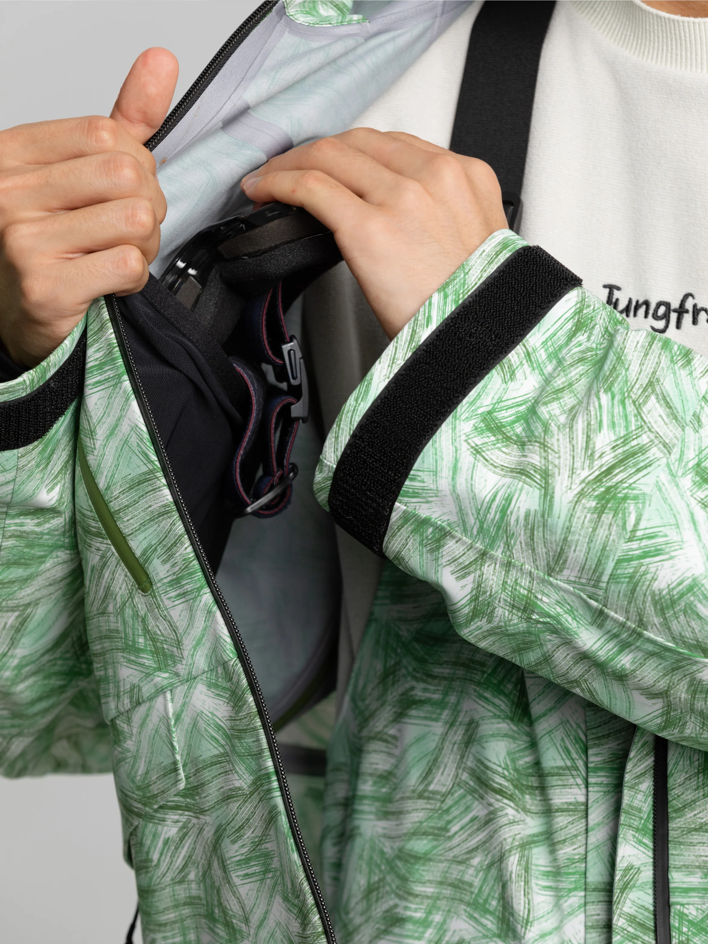 Jungfrau Aurora Green 3L Snow Suit - Unisex - Image 20