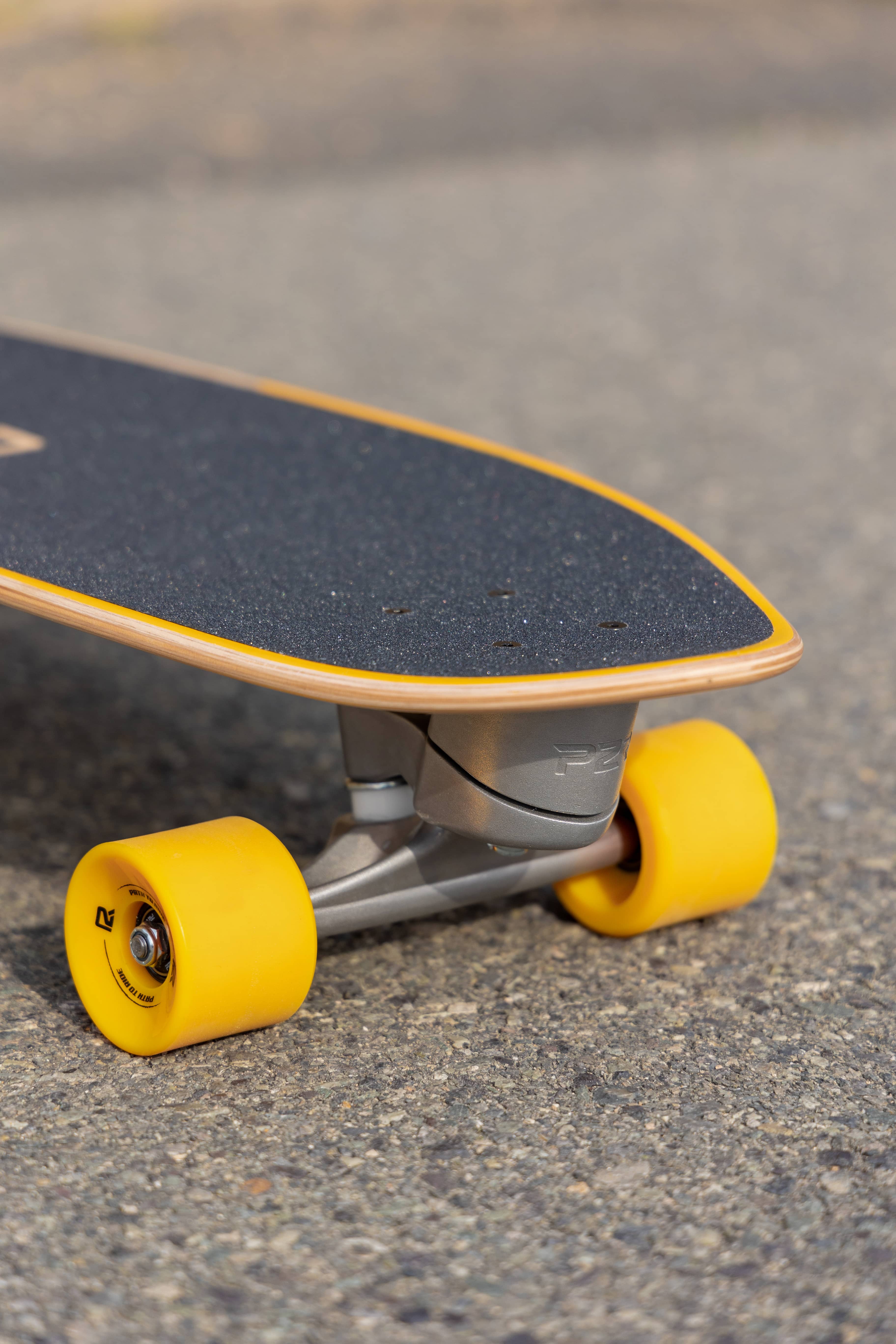 P2R SEA-5 Surf Skateboard with Carving Truck - Image 9