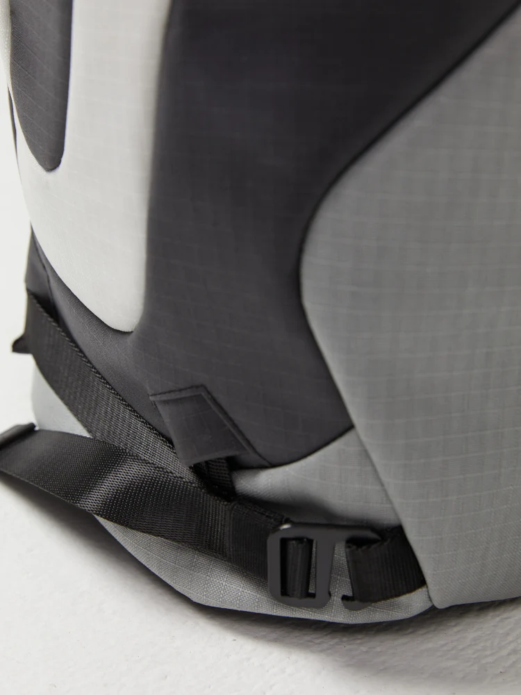 UZSQUARE Atom Mountain Backpack - Image 4